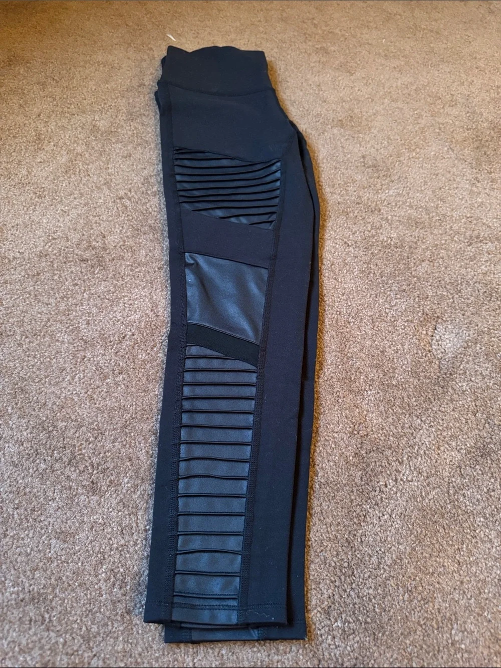 ALO Yoga leggings ribbed